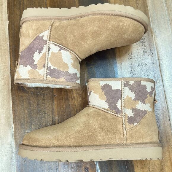 UGG CLASSIC MINI JAGGED CAMO BOOTS - Picture 7 of 9